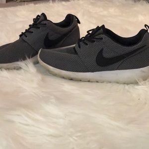 Nike roshes